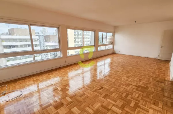 Ótimo apto reformado, andar alto,  lavabo, semi mobiliado, 167m, 3 dorm, suite, depend e vaga coberta!