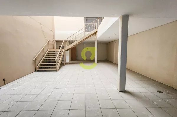 Ótima loja comercial, 550m c/ mezanino e 3 vagas!