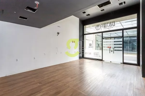 Loja em ponto estrátégico, proximo a Orla do Guaiba!