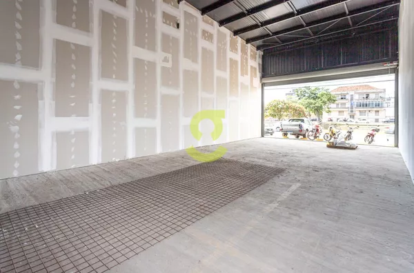 Loja com 218m², mais de 20 vagas, em uma das principais Avenidas da Capital.