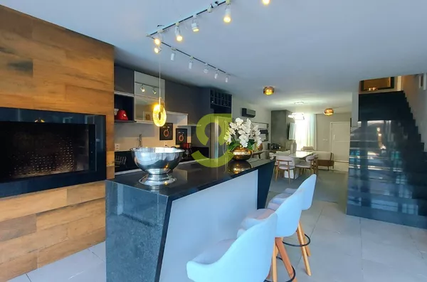 Casa capa de revista, 3 dormitórios, 3 banheiros, 2 suítes, piscina, churrasqueira, MOBILIADA