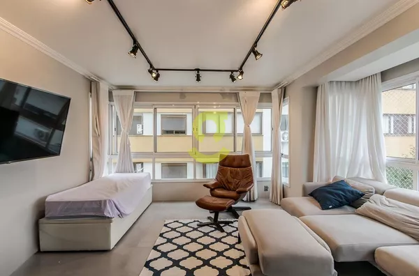 Apartamento de Luxo Mobiliado, 84m², 2 suites, 3 banhei, reformado, lareira, Bela Vista, Porto Alegre.