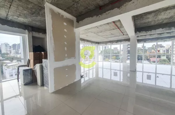 Sala comercial nova, andar alto, 100m2 privativos, 2 banheiros e 2 vagas!