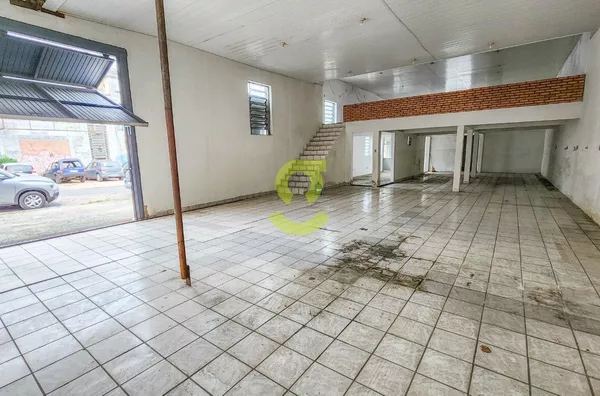 Ótimo Pavilhao de esquina, 289m priv, mezanino, 3 banheiros, 2 vagas. Duas quadras do shopping Bourbon Wallig