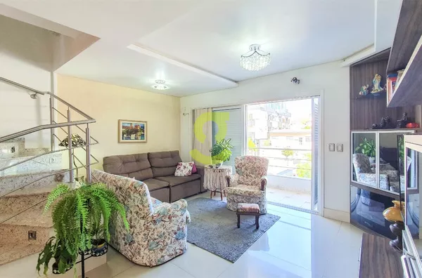 Ótima casa quadriplex, 396m priv, MOBILIADA, lareira, churrasqueira, 4 dorm, 2 suítes, 7 vagas