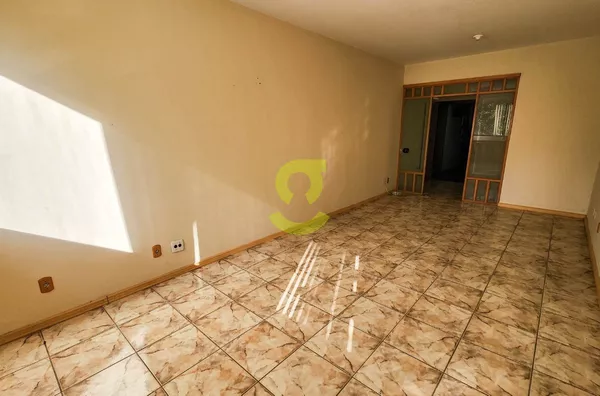 Ótima sala comercial, reformada, muito bem localizada no bairro Petropolis!