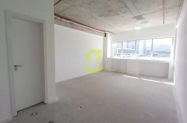 Ótima sala comercial, 358m priv, 9 salas  e 9 vagas!
