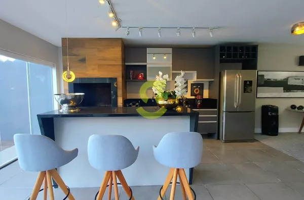 Casa capa de revista, 3 dormitórios, 3 banheiros, 2 suítes, piscina, churrasqueira, MOBILIADA