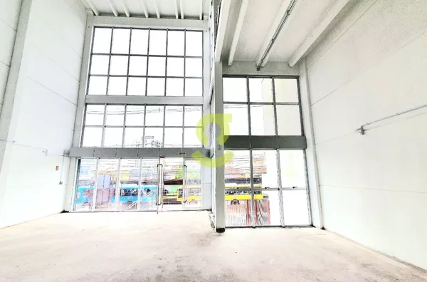 Lindo Prédio Comercial Para Locação, 900m² totais e 634m², Privativo. 11 vagas