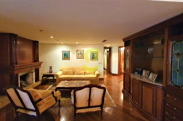 APTO CLASSICO 300M. 3 DOR. 5 BANH. DEPENDENCIA