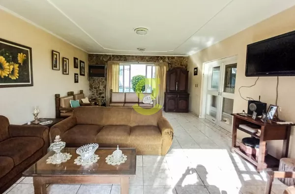 Casa 254m priv, 4 dorm, suite, churrasqueira, 3 vagas!