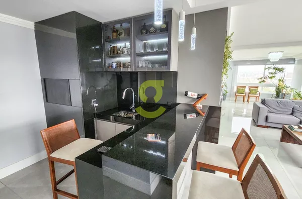 Espetacular apto, andar alto, vista livre, 203m privativos, churrasqueira, lareira, lavabo, 4 dorm, 3 suites, 3 vagas e infra!