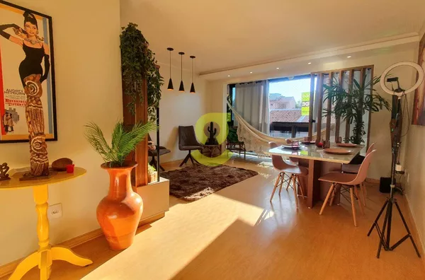 Lindo apartamento reformado, sacada, 2 dorm, 2 banh, suite, vaga coberta.