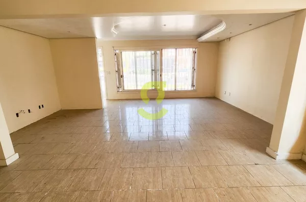 Casa comercial em rua tradicional, 260m, casa fundo com churrasqueira, duas quadras do shopping Iguatemi