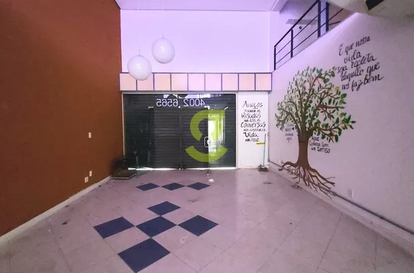 Loja para aluguel com mais de 200m², 2 andares, mezanino, amplo espaço, escritório e sala, ar condinionado, na Av. Carlos Gomes.