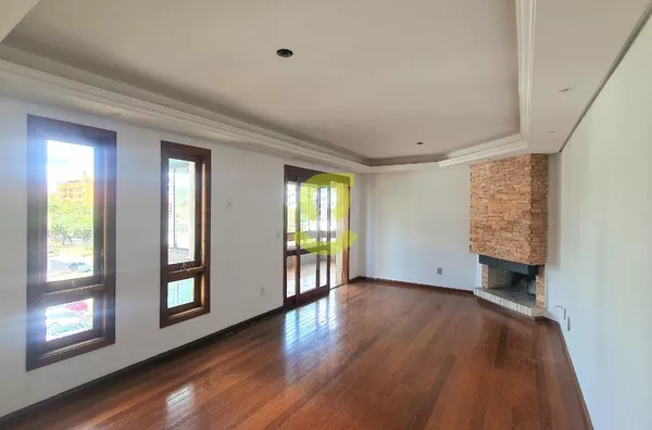 Amplo apartamento com lareira e sacada, 218m², 2 dormi, dependencia, Jardim Lindoia.