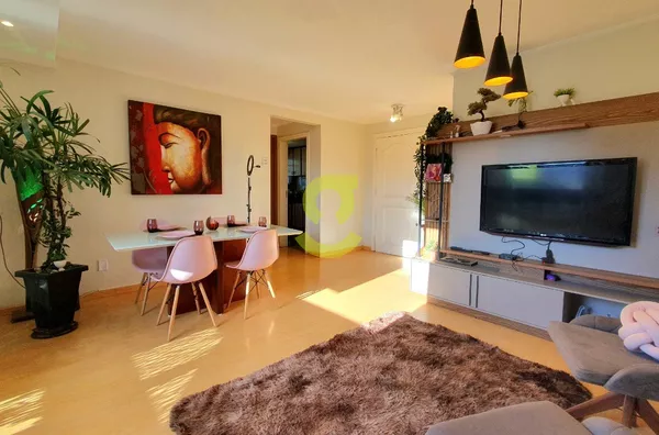 Lindo apartamento reformado, sacada, 2 dorm, 2 banh, suite, vaga coberta.