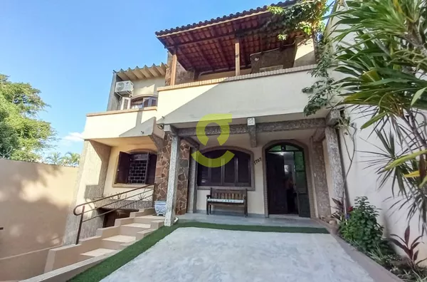 Casa mobiliada, 287m, 4 dorm, churrasqueira e 5 vagas!