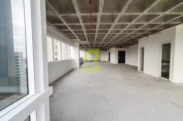 Sala comercial nova, 75m privativos, 2 banheiros, 2 vagas!