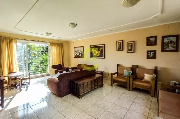 Casa 254m priv, 4 dorm, suite, churrasqueira, 3 vagas!