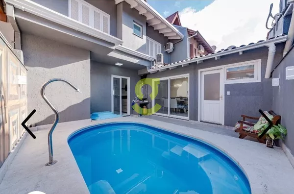 Ótima casa em condomínio, 175m priv, piscina, lareira, churrasqueira, 3 dorm, suite, closet, 2 vagas e infra completa! 