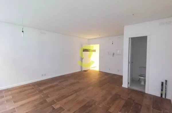 Sala comercial reformada, em ótima localização!