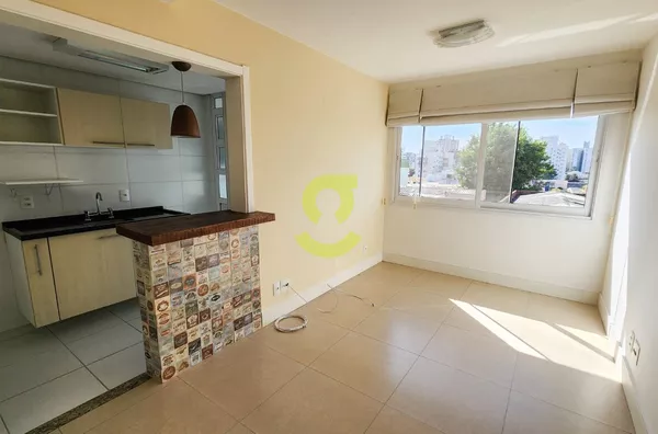 Excelente apto em andar alto, semi mobiliado, churrasqueira,  2 dorm, suite, vaga coberta e infra!