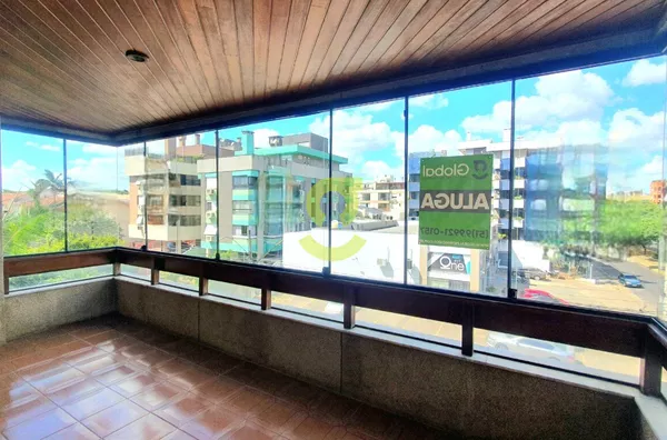 Amplo apartamento com lareira e sacada, 218m², 2 dormi, dependencia, Jardim Lindoia.