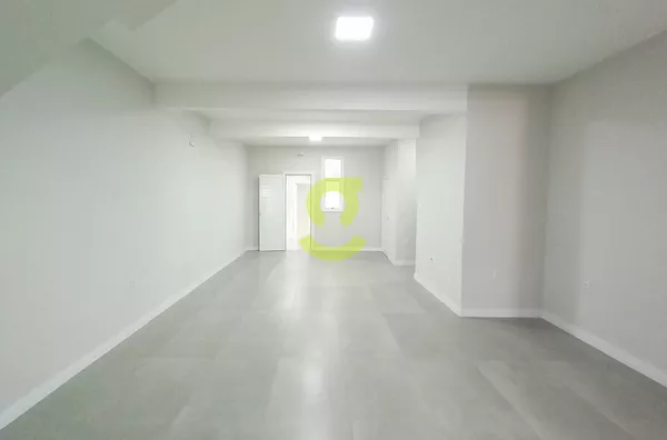Prédio comercial REFORMADO, 400m, sacada, 7 ambientes e 3 vagas!