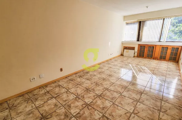 Ótima sala comercial, reformada, muito bem localizada no bairro Petropolis!