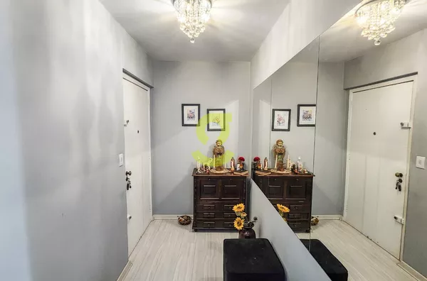 Ótimo apto semi mobiliado, cozinha americana, dependencia, 2 dorm e vaga!