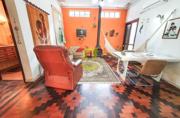 Casa residencial, 198m, 3 dorm, 2 banheiros, churrasqueira, 4 vagas!