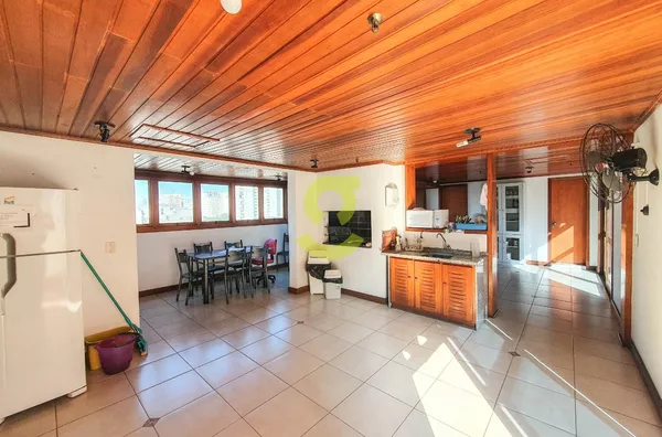 Sala comercial, 400m, 7 salas, 4 banheiros, lareira, churrasqueira, terraço!