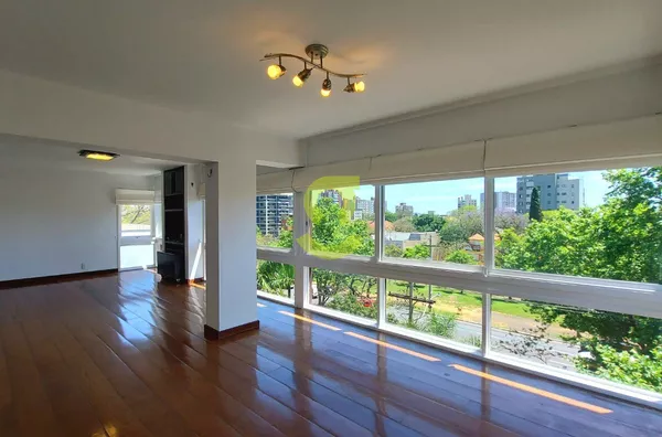 Ótimo apto, 200m, 3 dorm, 4 banheiros, dep empre, 2 vagas em frente ao supermercado!