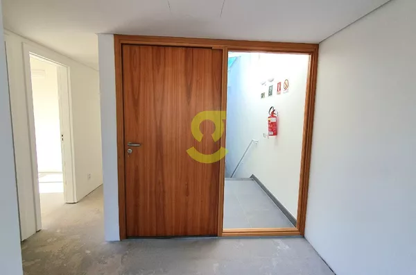 Apartamento 86m², 2 dorm, 2 suítes, 3 banheiros, churrasqueira, ultimo andar, Mon't Serrat.