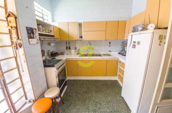 Casa residencial, 198m, 3 dorm, 2 banheiros, churrasqueira, 4 vagas!