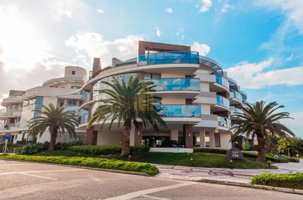 Lindo mobiliado 3 suítes 60 metros do mar.