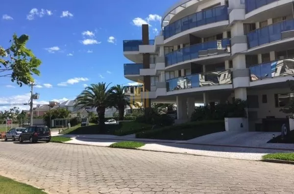 Lindo cobertura mobiliada 2 suítes 60 metros do mar.