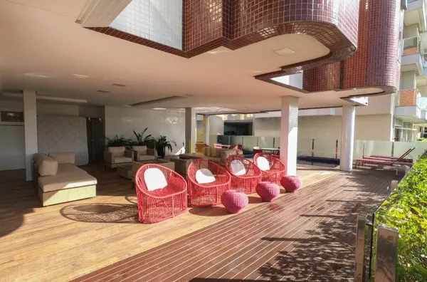 Apartamento 4 suites, 900 metros do mar.