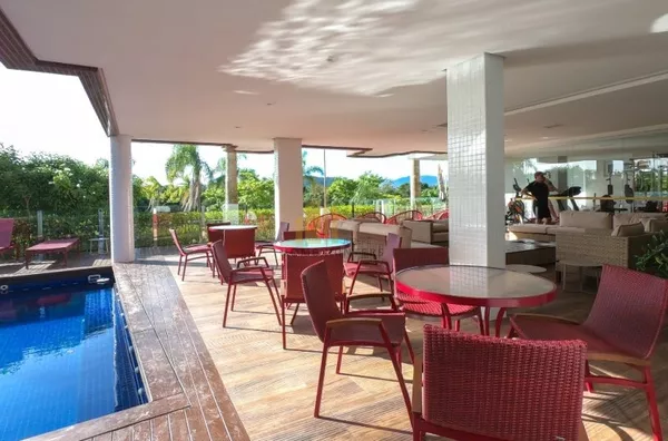 Apartamento 4 suites, 900 metros do mar.