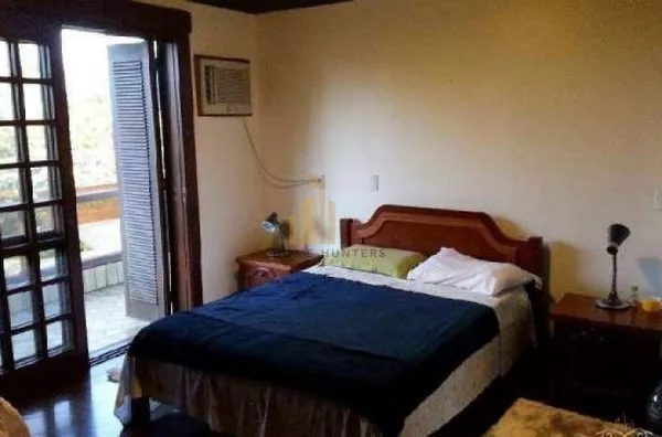 Linda casa em Jurere Internacional a 30 metros do mar!