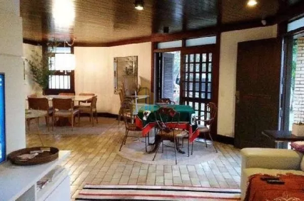 Linda casa em Jurere Internacional a 30 metros do mar!