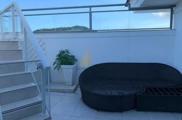 Excelente Cobertura 3 dormitórios sendo 2 suítes em Jurere internacional