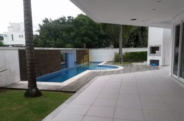 Casa para venda, 5 suítes a 600 metros do mar.