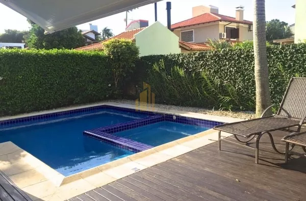 Excelente casa, com 5 suítes 