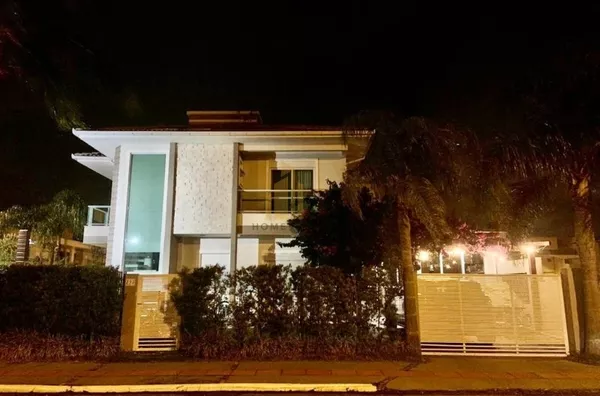 Linda casa mobiliada e decorada 3 suites.