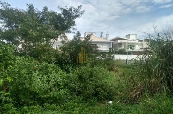 Lindo terreno 600m² a 100 metros do mar