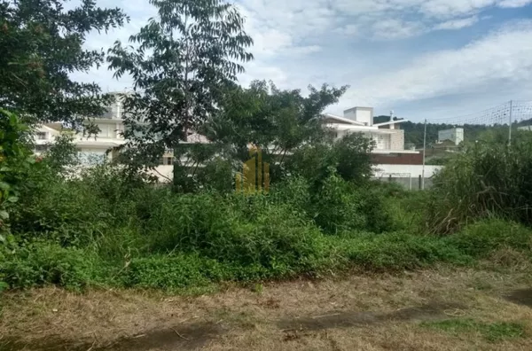 Lindo terreno 600m² a 100 metros do mar