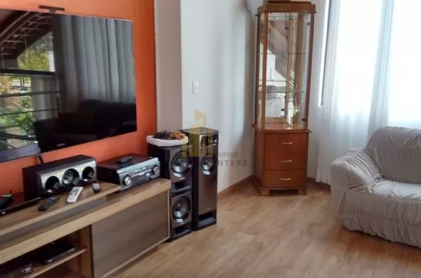 Linda casa  em Jurerê,com piscina.