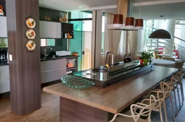 Linda casa  em Jurerê,com piscina.